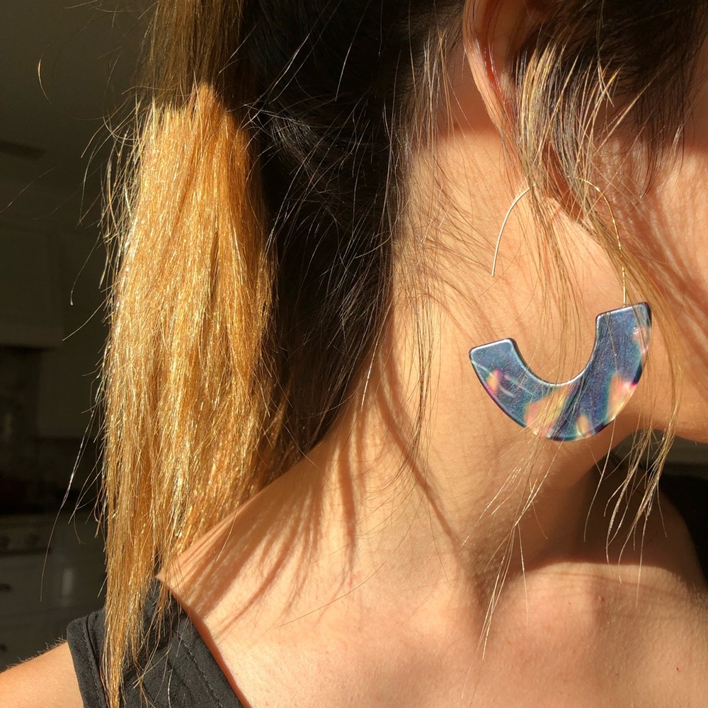 Marbled Acrylic Hoop Earrings - Picture 7 of 8